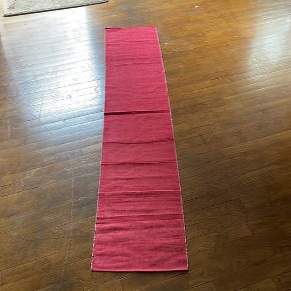 Table runner - Picture 2 of 2